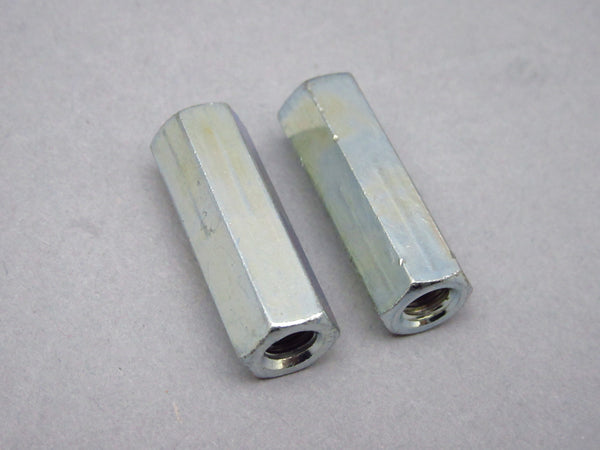 Set of 2 spacer nuts