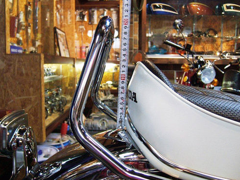 CB750 K0, K1 Carrier Bar (Standard) (Defective)